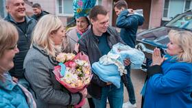 Что делают перед выпиской из роддома в Цвет Диванов