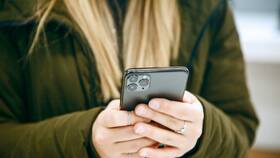 Как изменить привязанный телефон в Google Play в Цвет Диванов